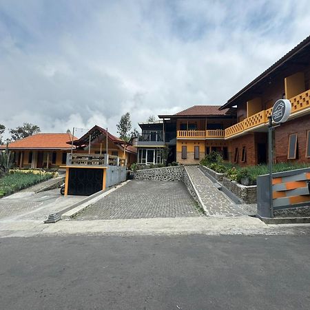 Homestay Lereng Bromo Esterno foto