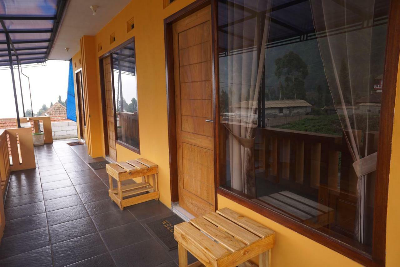 Homestay Lereng Bromo Esterno foto